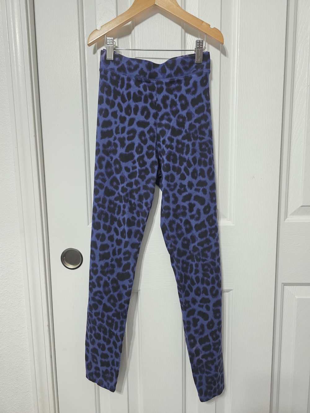 PINK Victoria's Secret Blue Leopard Leggings, Medium